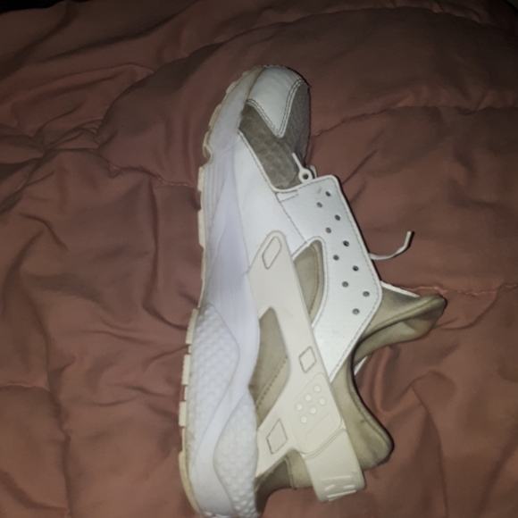 Nikes - Picture 3 of 4